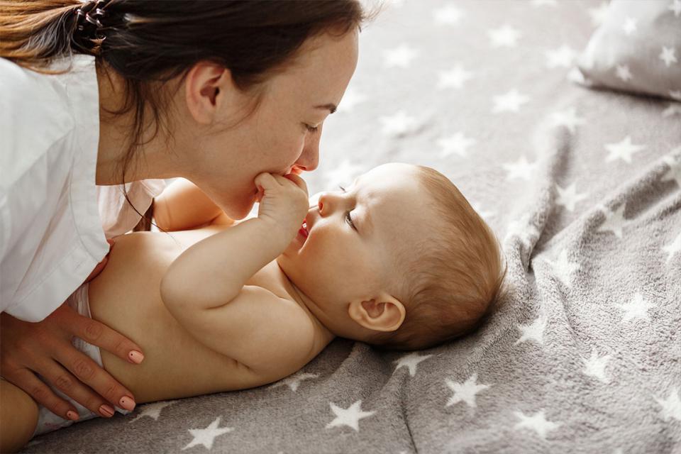 UN REGALO PARA CARLOTA, LEO, ÁLVARO... Y PARA SUS FELICES MAMÁS Y PAPÁS